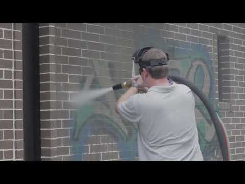 Jak łatwo usunąć graffiti za pomocą sprężarki i myjki ciśnieniowej?